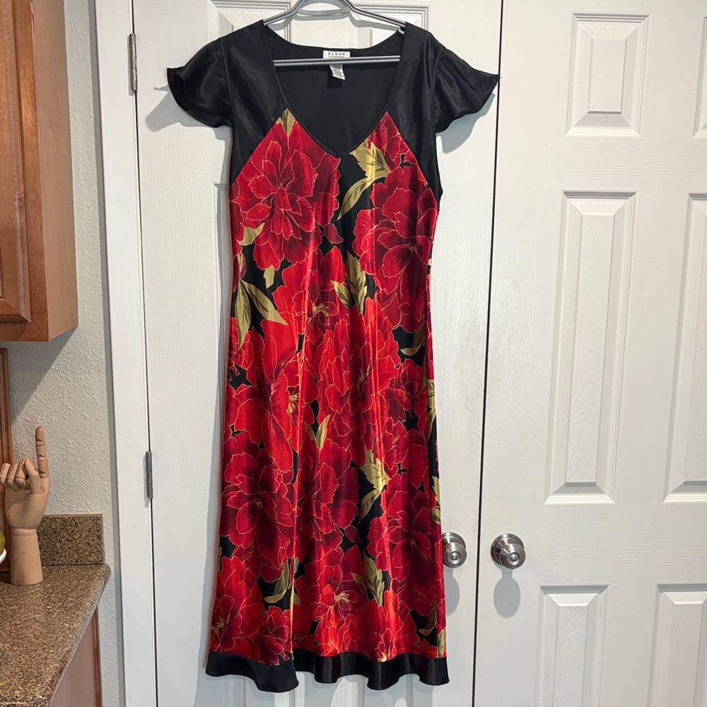 Red Floral Satiny Nightgown - Large